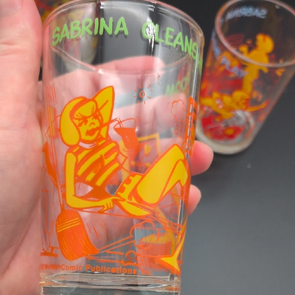 Colorful Cartoon Character Glass Set - Picture 9 of 12
